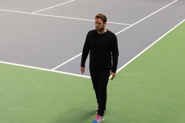 Fredrik Weibull at a tennis court